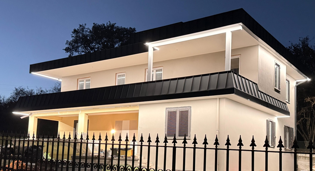 
Immagine del profilo di rutaroof
rutaroof
 
Elemento modificato
•
1 sett
Design Minimalista ed Elegante: Alluminio Prefalz a giunto drenante, aggraffatura, offrono linee pulite e geometriche che si integrano perfettamente con l'architettura contemporanea. Il colore scuro crea un contrasto sofisticato con la facciata chiara, esaltando l'estetica generale dell'edificio.

Visita il nostro sito web per esplorare la gamma completa di soluzioni di copertura di alta qualità:

www.rutaroof.it Tetto metallico, Aggraffatura, Ruta Roof, Coperture moderne, Architettura contemporanea, Rivestimenti metallici, Tetti di qualità, Design elegante, Costruzioni innovative.RutaRoof

rutaroof TettiRutaRoof CopertureRutaRoof TettoMetallico
CoperturaMetallica Aggraffatura 
TettoAggraffato LamierePerTetti 
Sistemi Di Copertura LattoneriaRutaRoof•	#ArchitetturaContemporanea
•	#DesignModerno
•	#ArchitettoItaliano
•	#NuoveCostruzioni
•	#RistrutturazioneCasa
•	#ProgettoArchitettonico
•	#HomeDesignIdeas
•	#MinimalismoArchitettonico
•	#DettagliArchitettonici
•	#FacciataVentilata 
•	#LuxuryHomeStyle
•	#MaterialiInnovativi
•	#Edilizia
•	#Cantiere
•	#Costruzioni
•	#Ingegneria
•	#Architettura
•	#Tetto
•	#HomeRenovation
•	#InteriorAndExterior
•	#HomeInspiration
•	#BelloEBenFatto
#RutaRoof #TettoAggraffato #CoperturaMetallica #LattoneriaDiPrecisione #SistemiDiCopertura #LamierePerTetti #MadeInItalyDesign #EccellenzaCostruttiva #ArchitetturaContemporanea #DesignModerno #ArchitettoItaliano #NuoveCostruzioni #RistrutturazioneCasa #ProgettoArchitettonico #HomeDesignIdeas #MinimalismoArchitettonico #DettagliArchitettonici #FacciataVentilata #LuxuryHomeStyle #MaterialiInnovativi #Edilizia #Cantiere #Costruzioni #Ingegneria #Architettura #Tetto #HomeRenovation #HomeInspiration #rutaroof